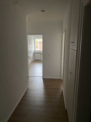 Renovierte 2,5-Zimmer-Wohnung in Duisburg Rheinhausen