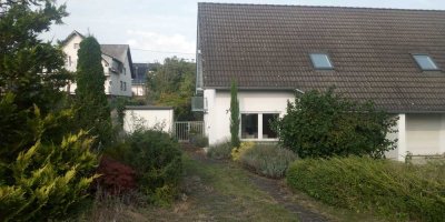 Zentral gelegene 3,5-Zimmer-Doppelhaushälfte mit EBK, Garage und Garten in Mendig