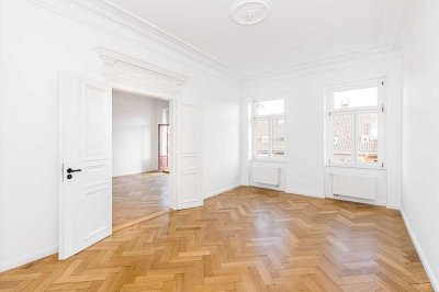 151 qm große Altbauwohnung mit Wintergarten und 2 Bädern – frisch renoviert