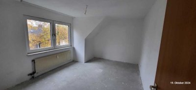 Attraktive 3-Zimmer-DG-Wohnung mit Balkon/ Tarasse  in Duisburg Friemersheim