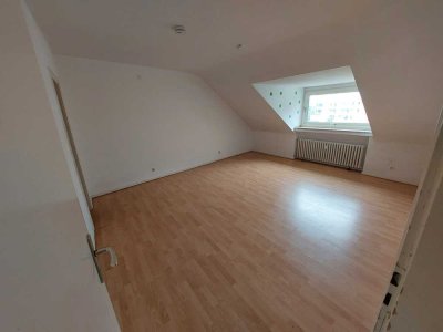 Zentrale 3-Zimmer-Dachgeschosswohnung im Herzen Mönchengladbachs