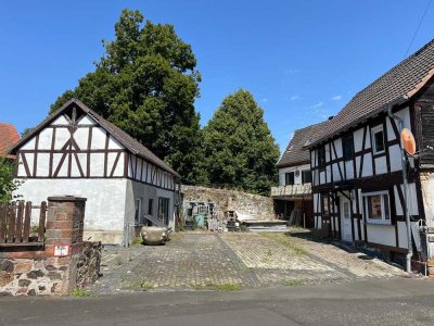 Renovierungsbedürftiges Zweifamilienhaus in Lollar/Odenhausen