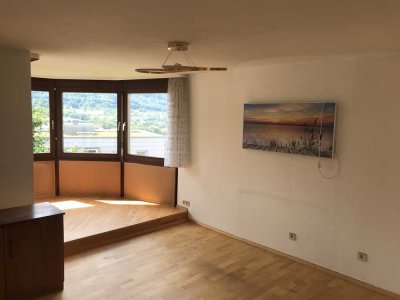 Charmante Maisonette-Wohnung 4,5Zi. mit herrlicher Aussicht, Balkon und Terrasse