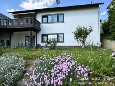 Zweifamilienhaus mit idyllischem Garten