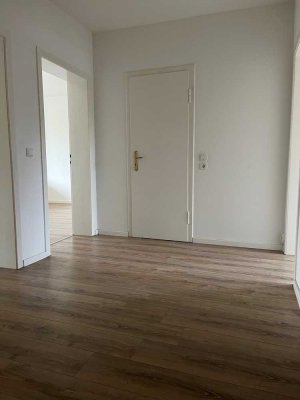 Schöne und gepflegte 2-Raum-Wohnung mit Balkon in Neuss