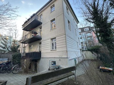 Sanierte Altbauwohnung mit Balkon in denkmalgeschütztem Rückgebäude  - Privatverkauf