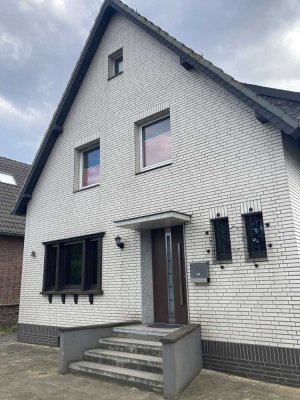 Privatverkauf Einfamilienhaus mit großem Garten in Moers