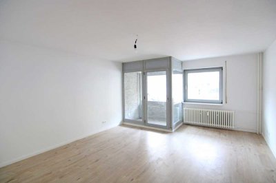 Eleganter Erstbezug nach Totalmodernisierung in Schloßnähe: mit EBK, Balkon und Parkett!