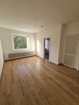 Alles neu! Renoviert! Gemütliche 3,5 Raum Wohnung in super Lage! Balkon!