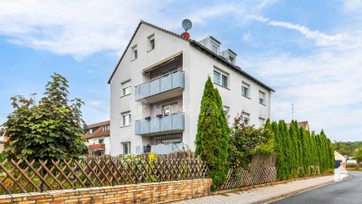 Attraktive 4-Zimmer-Wohnung mit Terrasse, Loggia und Gartennutzung in Veitsbronn