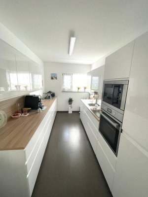 Lichtdurchflutete Maisonette mit Balkon und Garten