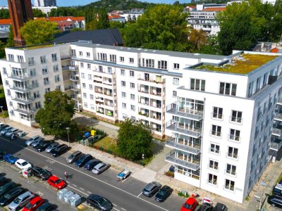 Attraktive Altbauwohnung mit Balkon in Friedrichshain Mitte