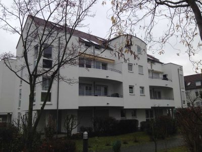 2-Zimmer Wohnung im Erdgeschoß mit überdachter Terrasse und großen  Gartenteil