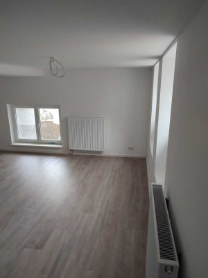 Exklusive, geräumige 1-Zimmer-Wohnung mit Einbauküche in Wiesbaden