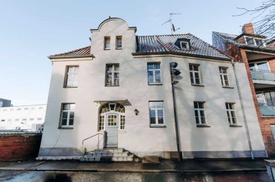 Reserviert - Vermietet -  1 Zimmer - Lübecker Altstadt mit Blick auf die Petrikirche