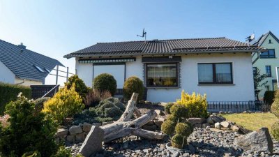 Schönes Einfamilienhaus, sofort einziehen und Ausblick genießen!