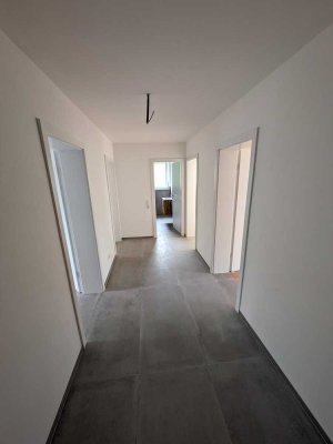 Erstbezug nach Sanierung / Helle 3-Zimmer Wohnung im 1.OG incl. neuer Einbauküche