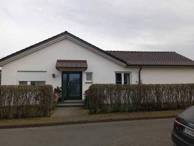 Bungalow freistehend mit schönem Garten zu vermieten