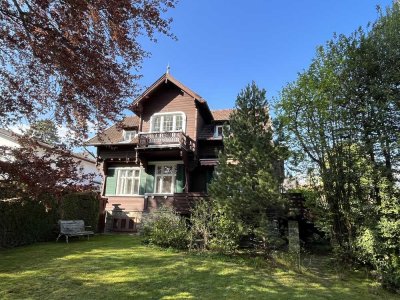 Altbau-Liebhaber: Einzigartige historische Villa auf parkähnlichem Grundstück in 1a Lage