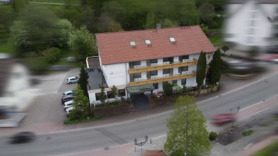 Großes, schönes Haus mit Blick auf die Schwarzwaldberge im Heidelbeerdorf Enzklösterle