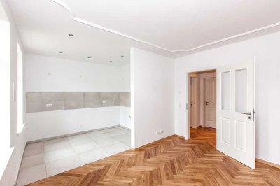 Luxussanierung+Erstbezug- 2-Raum-WE mit Tageslichtbad, FBH, Parkett, West-Balkon, Abstellraum, Sauna