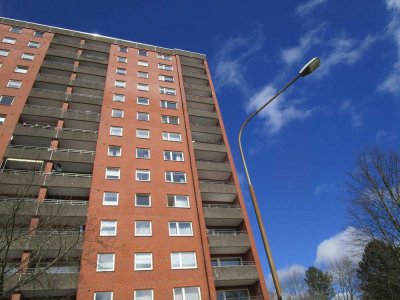 Über den Dächern von Lübeck,  im 14. OG schöne helle3 Zimmer Wohnung