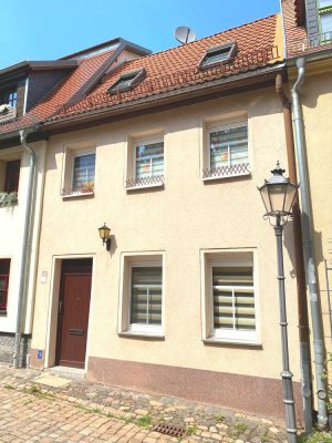 Stadthaus in zentraler Lage in einem beliebten Stadtviertel von Altenburg teilsaniert zu verkaufen