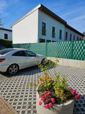 Niedrigenergiehaus mit Garten und 3 PKW-Stellplätzen