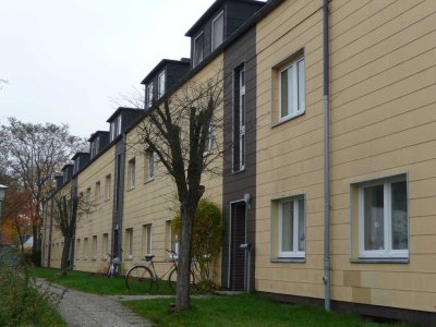 Gut geschnittene Dachgeschoss-Wohnung mit hochwertiger Einbauküche