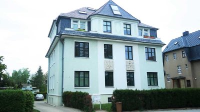 * * *Angenehm und Gepflegt Wohnen in einer Repräsentativen Wohn-Villa* * *