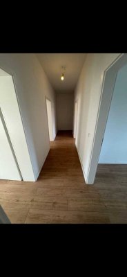 Neuwertige Wohnung mit drei Zimmern und Balkon in Wuppertal