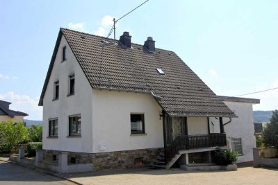 Idyllischer Familienwohnsitz mit traumhaftem Fernblick!