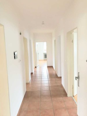 4 Zimmer Wohnung in Dingolfing; sehr zentrumsnah; Balkon + Garten; ruhiges Wohngebiet