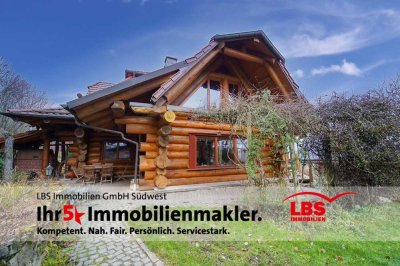 Naturliebhaber gesucht - 
freistehendes Holzstammhaus 
auf 6000 m² Grundstück nahe Trier