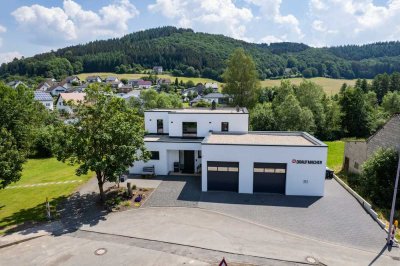 ***EXKLUSIVER Neubau mit hochwertiger Ausstattung***Große Garage inkl. Hebebühne!