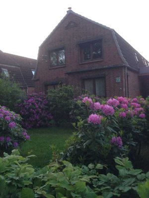 Großzügiges Zweifamilienhaus mit Garten und Kamin