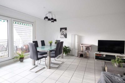 Helle Wohnung mit Balkon und Garage, unvermietet