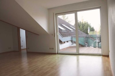 Schöne 2-Zimmer-DG-Wohnung mit Balkon und Einbauküche in Kirchheim unter Teck