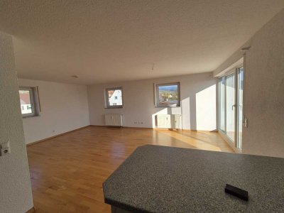 2-Zimmer-DG-Wohnung mit großer Dachterrasse und toller Aussicht in Ehrenkirchen