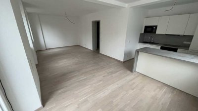 Großzügige 2,5-Zimmer-Maisonette-Zimmer-Wohnung mit EBK, Terrasse und Park