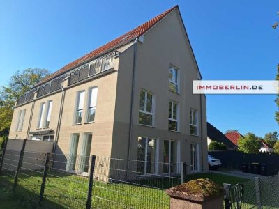 IMMOBERLIN.DE – Ersteinzug! Modernes Energieeffizienzhaus mit Sonnengarten in familiärer Lage