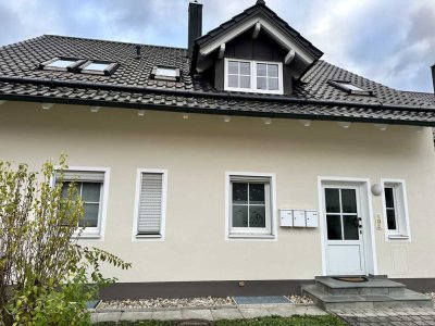 Sonnige 2-Raum-DG-Wohnung mit Balkon und EBK in Straubing