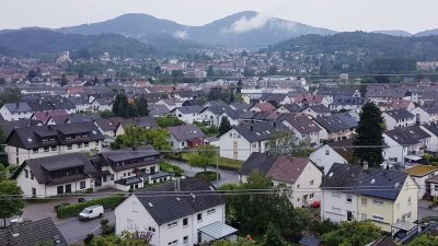 ruhige, 3 Zi. Wohnung mit Balkon