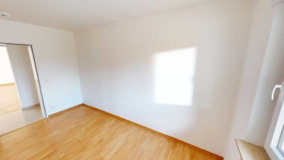 Helle 3 Zimmerwohnung mit grosszügigen Wohn und Esszimmer