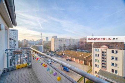 IMMOBERLIN.DE - Sehr behagliche Altbauwohnung mit Westbalkon & Lift beim Volkspark Friedrichshain