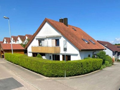 Naturnahe und gepflegte Doppelhaushälfte in ruhiger Randlage von Bissingen mit Stellplatz und Garage