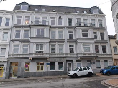 Erstbezug einer vollständig renovierten 4-Zimmer-Wohnung mit Balkon und EBK in Flensburg