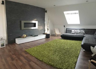 Provisionsfrei!! Moderne, komplett sanierte 4-Zimmer-Wohnung mit Einbauküche in bester Lage