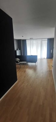 Stilvolle 3-Zimmer-Penthouse-Wohnung mit gehobener Innenausstattung mit Balkon und EBK in Leonberg