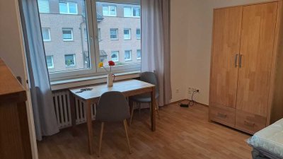 Neu saniert u. möbliert, 1-Zimmer-Apartment  in RE-Westviertel